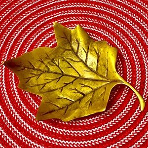 VINTAGE BRASS LEAF TRINKET PLATE/INSCENT BURNER